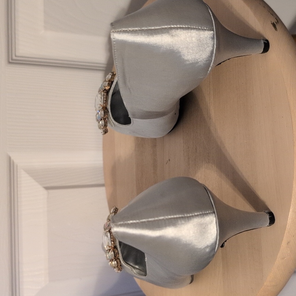 Shoes - Picture 2 of 4